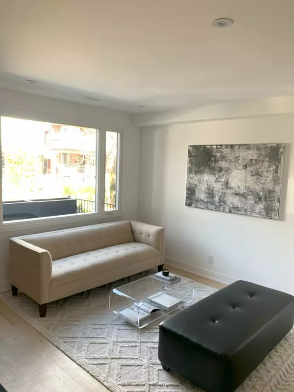 Toronto W02, ON M6G 3R3,73 Melville AVE