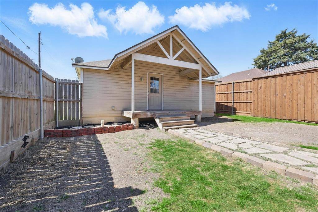 Hutchins, TX 75141,102 N Pacific Street