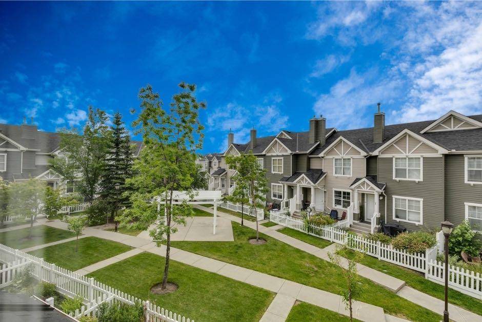 Calgary, AB T2Z 4T7,284 Elgin GDNS Southeast
