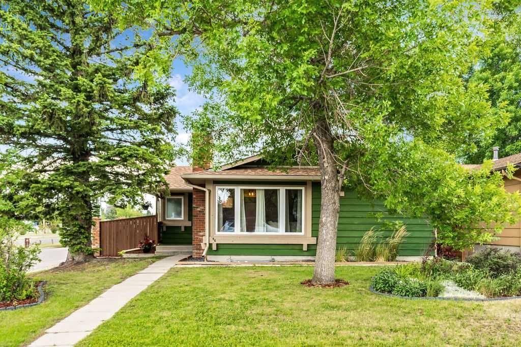 96 Sunhurst RD Southeast, Calgary, AB T2X 1V8