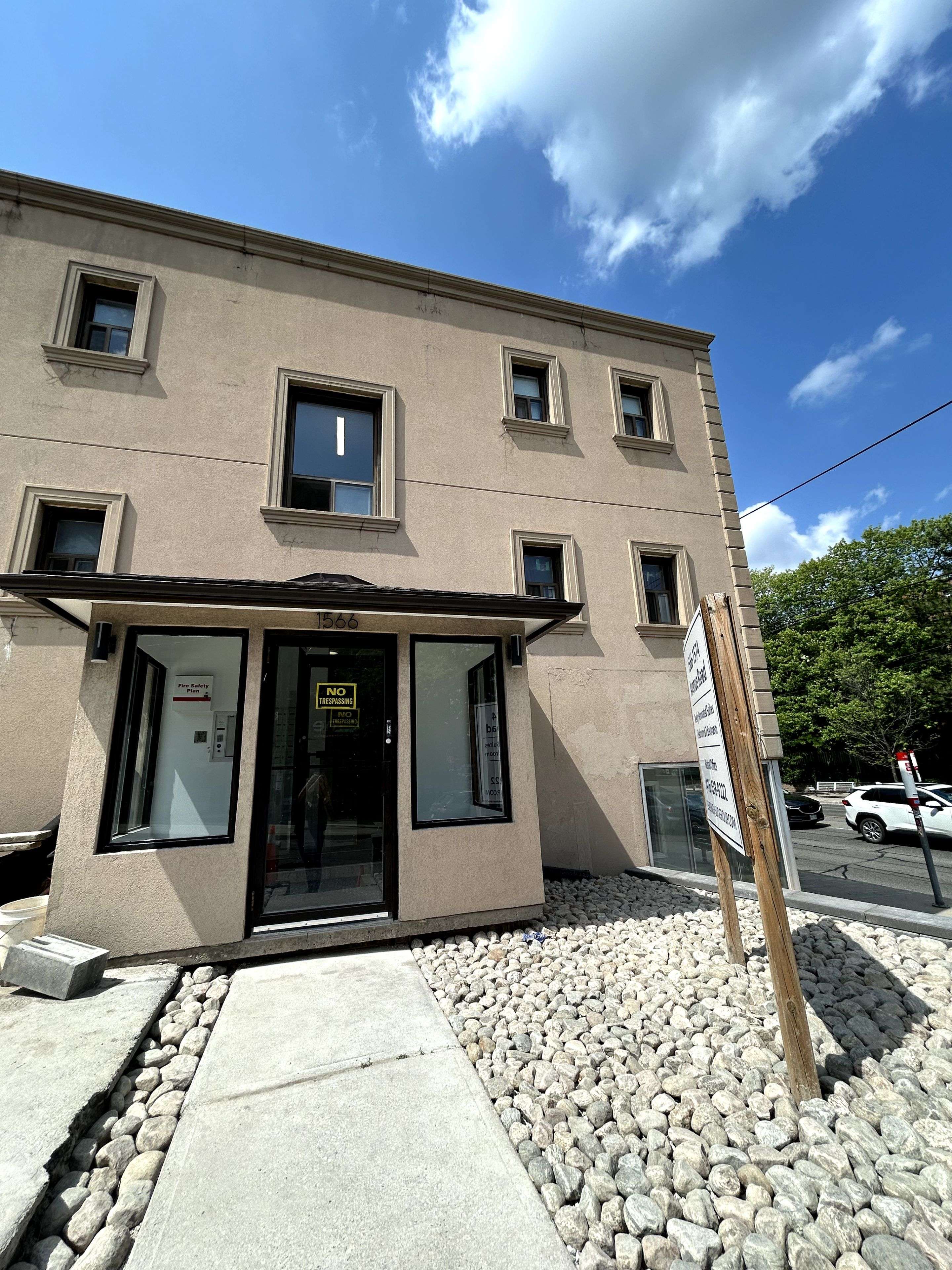 Toronto C04, ON M5M 3X6,1566 Avenue RD #106