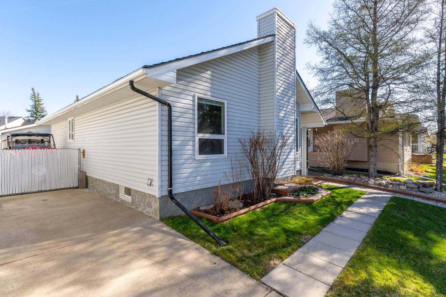 Airdrie, AB T4A 1W9,1112 Meadowbrook DR