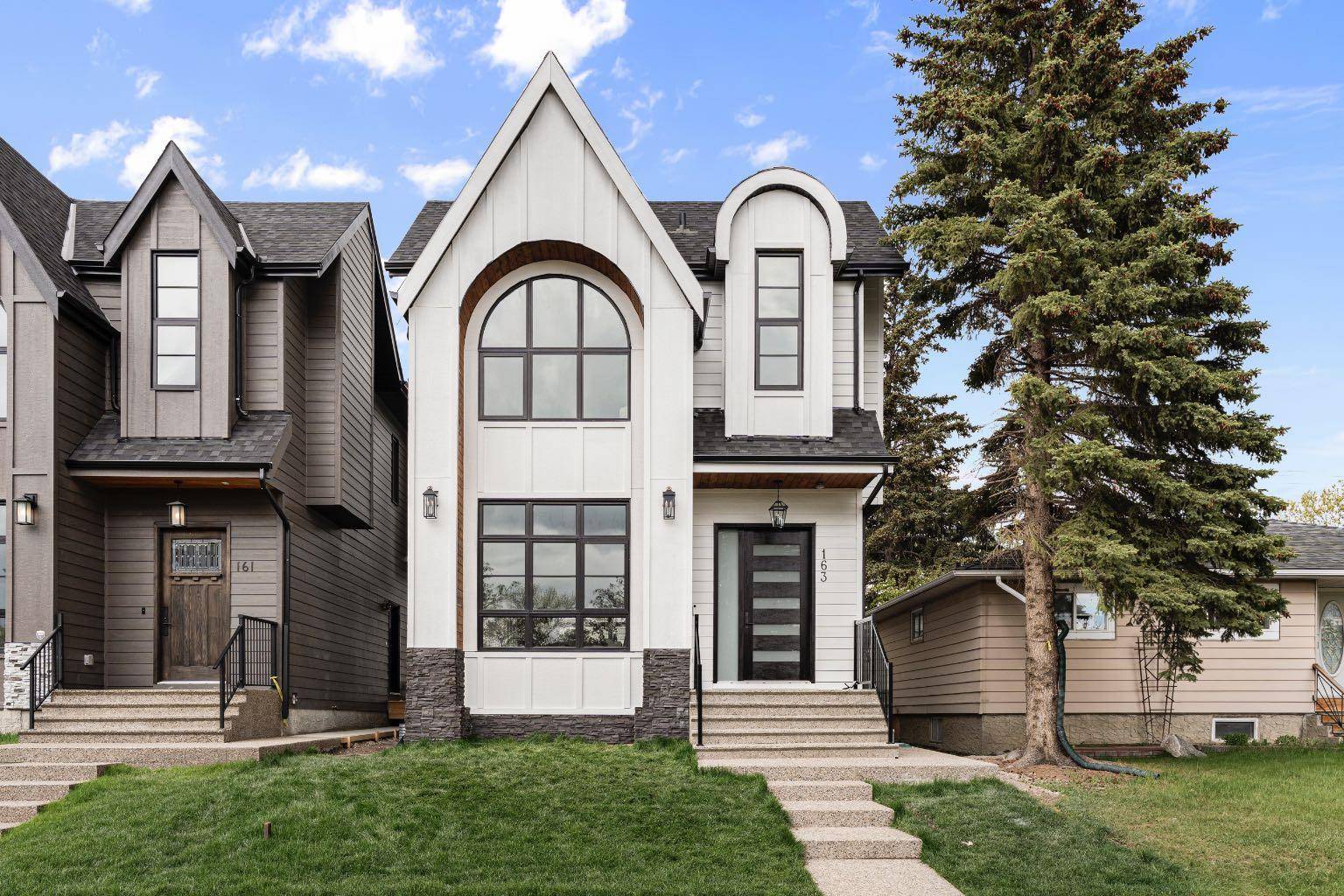 163 Heston ST Northwest, Calgary, AB T2K 2C5