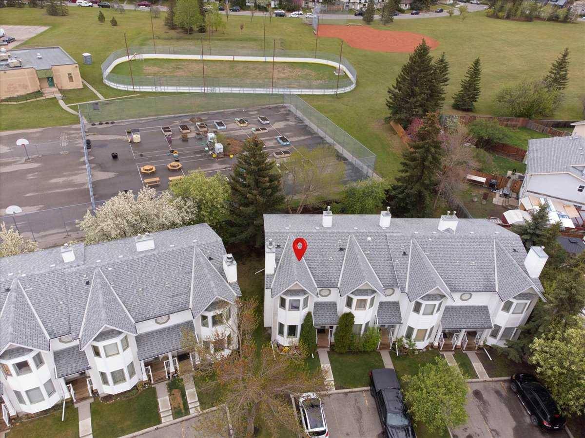 Calgary, AB T2A 7P6,60 Abbeydale Villas NE
