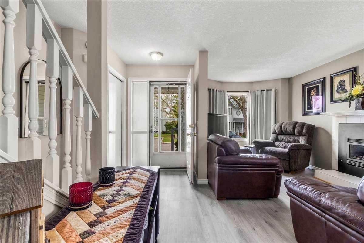 Calgary, AB T2A 7P6,60 Abbeydale Villas Northeast