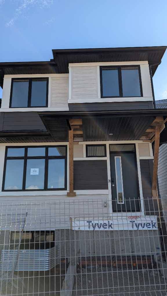 910 Wolf Willow BLVD SE, Calgary, AB T2X 5R7