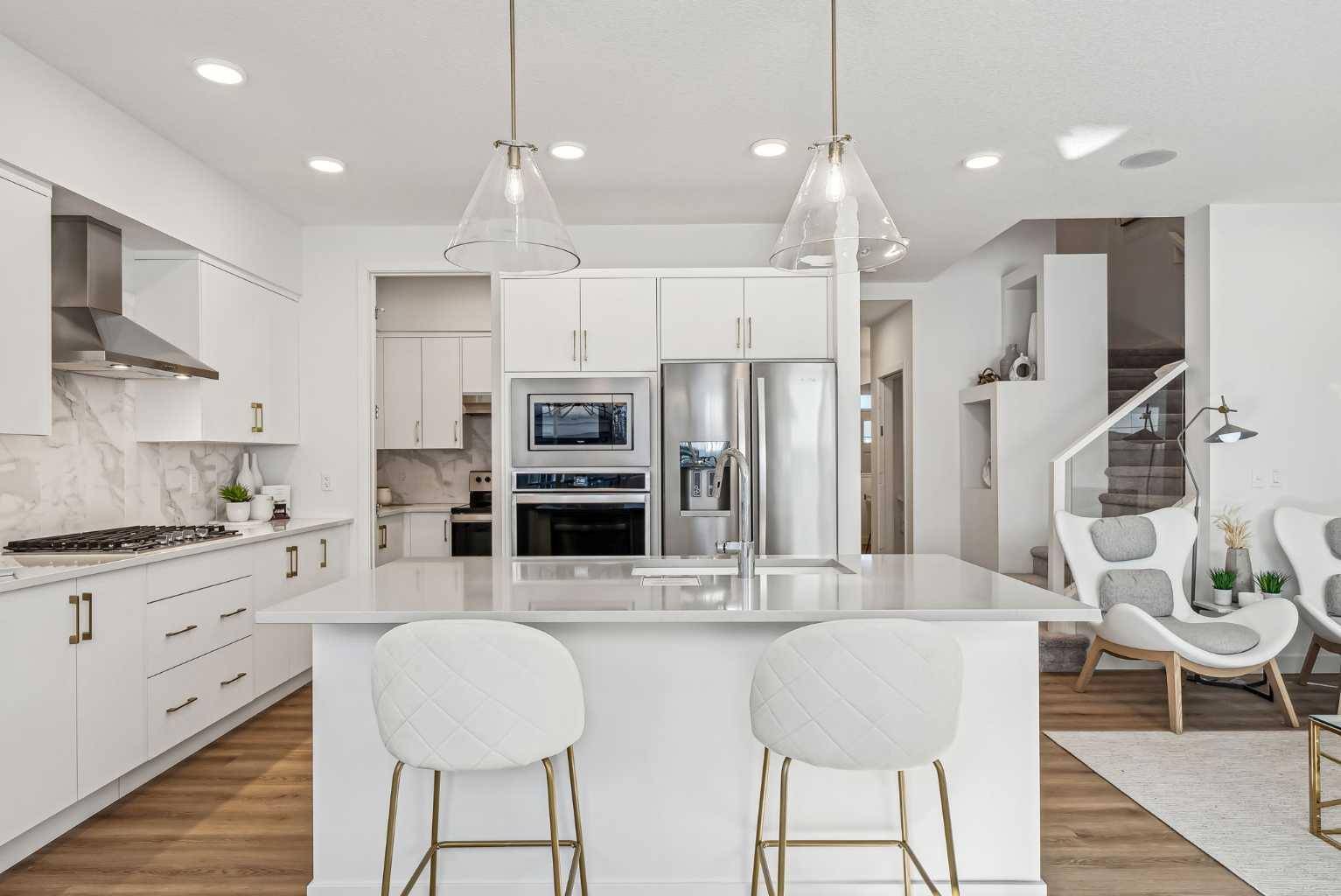 541 Savanna DR Northeast, Calgary, AB T3J 2J8