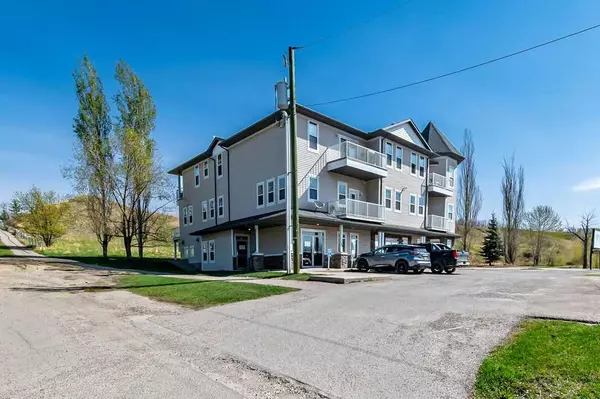 Okotoks, AB T1S 1K2,144 Crescent RD #205