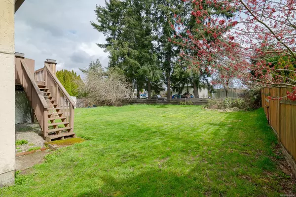 Ladysmith, BC V9G 2B7,293 4th Ave Exten