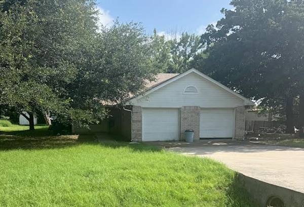 917 Wood Trail, Azle, TX 76020