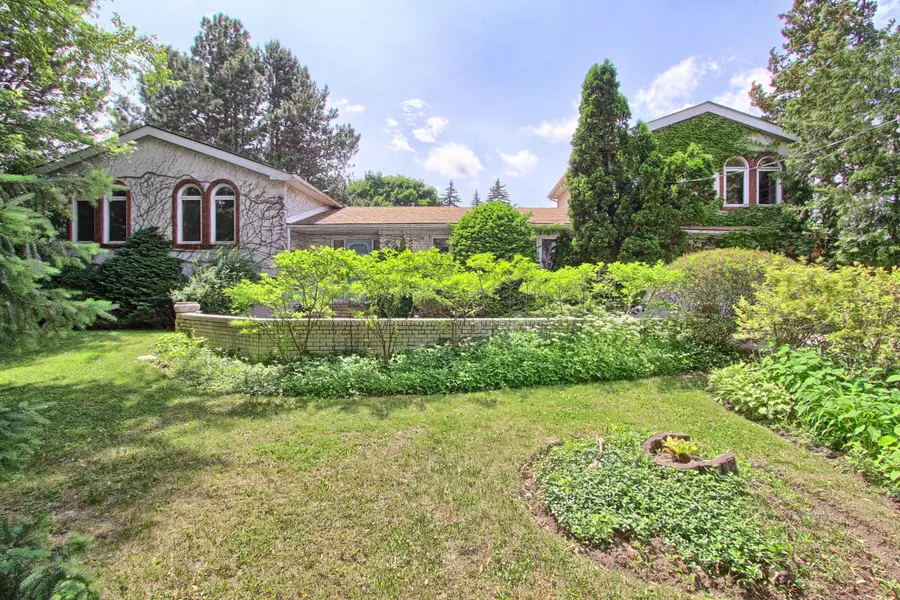4 Thornlea CT, Markham, ON L3T 2R2
