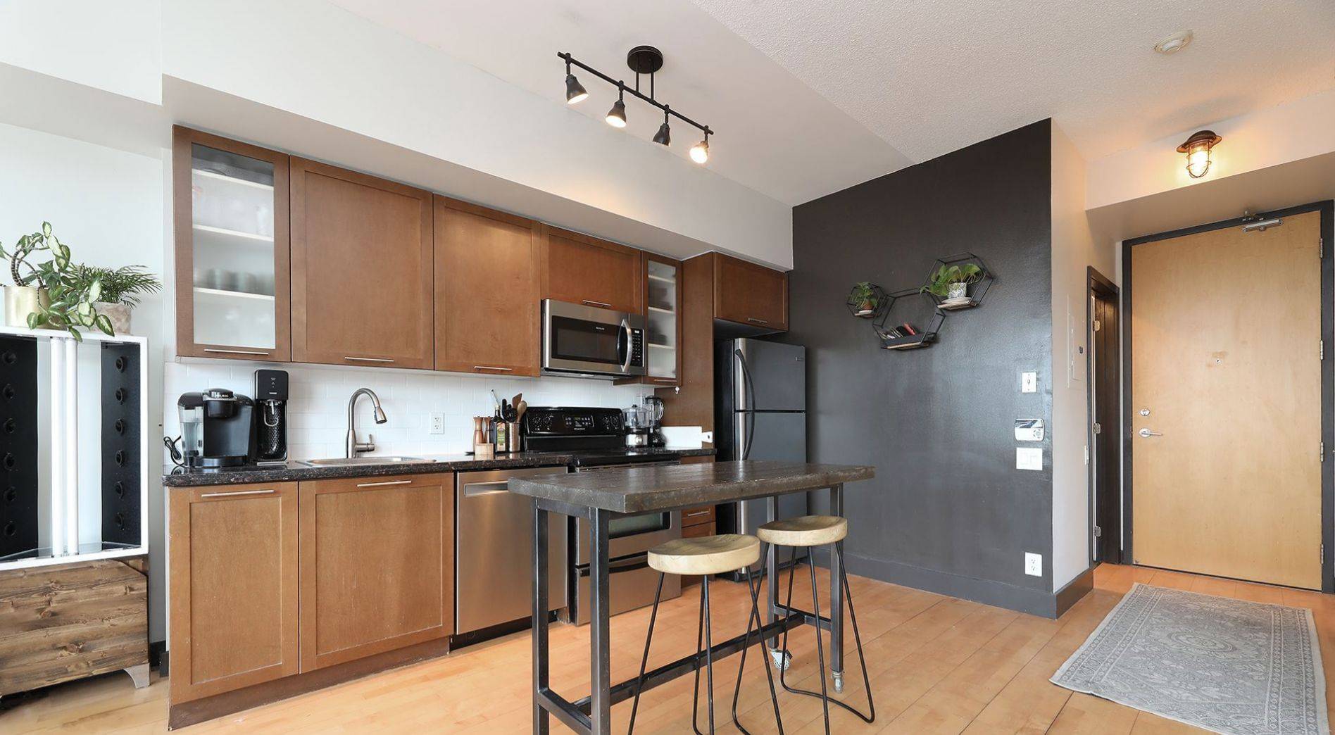 Toronto C08, ON M5A 3R3,33 Mill ST #817