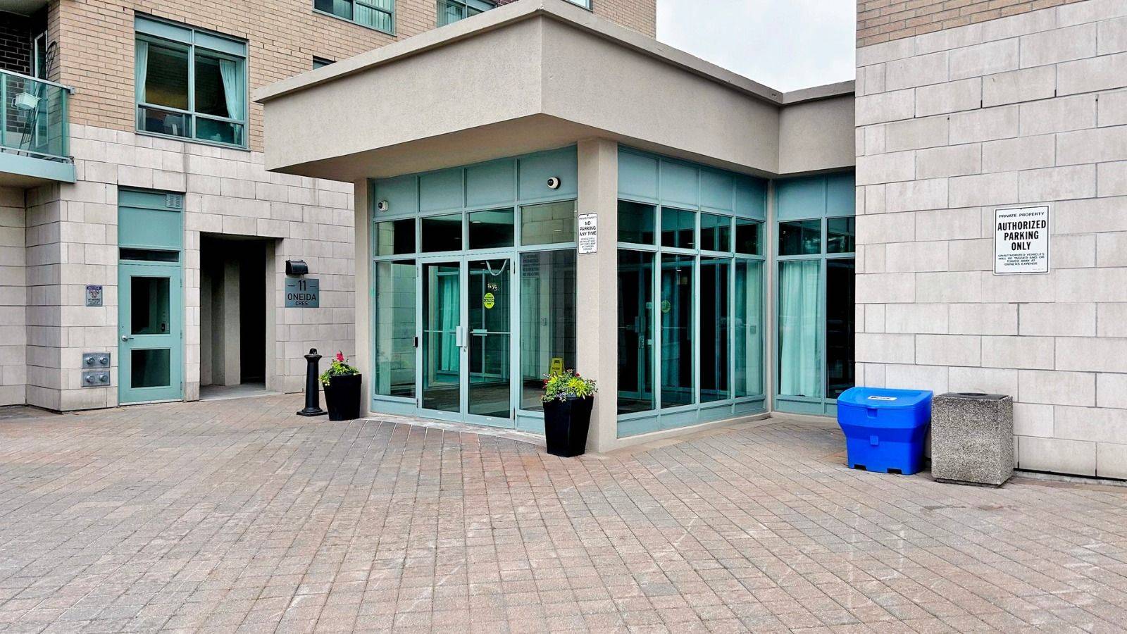 Richmond Hill, ON L4B 0A2,23 Oneida CRES #901
