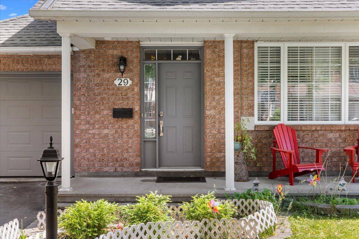 Barrhaven, ON K2J 4W5,29 Appledale DR