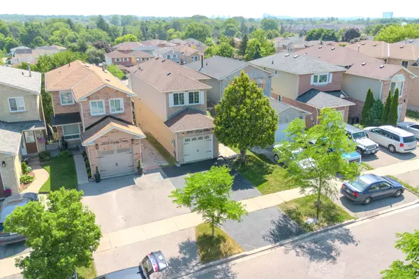 Pickering, ON L1X 1Z4,2151 Denby DR