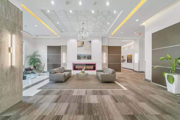 Markham, ON L3T 0C8,7161 Yonge ST #Ph316