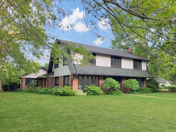 134 Abbey CT, Oakville, ON L6J 4L1