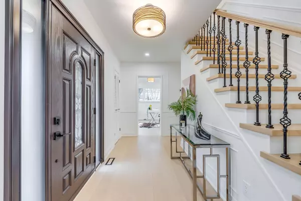 Oakville, ON L6J 4L1,134 Abbey CT