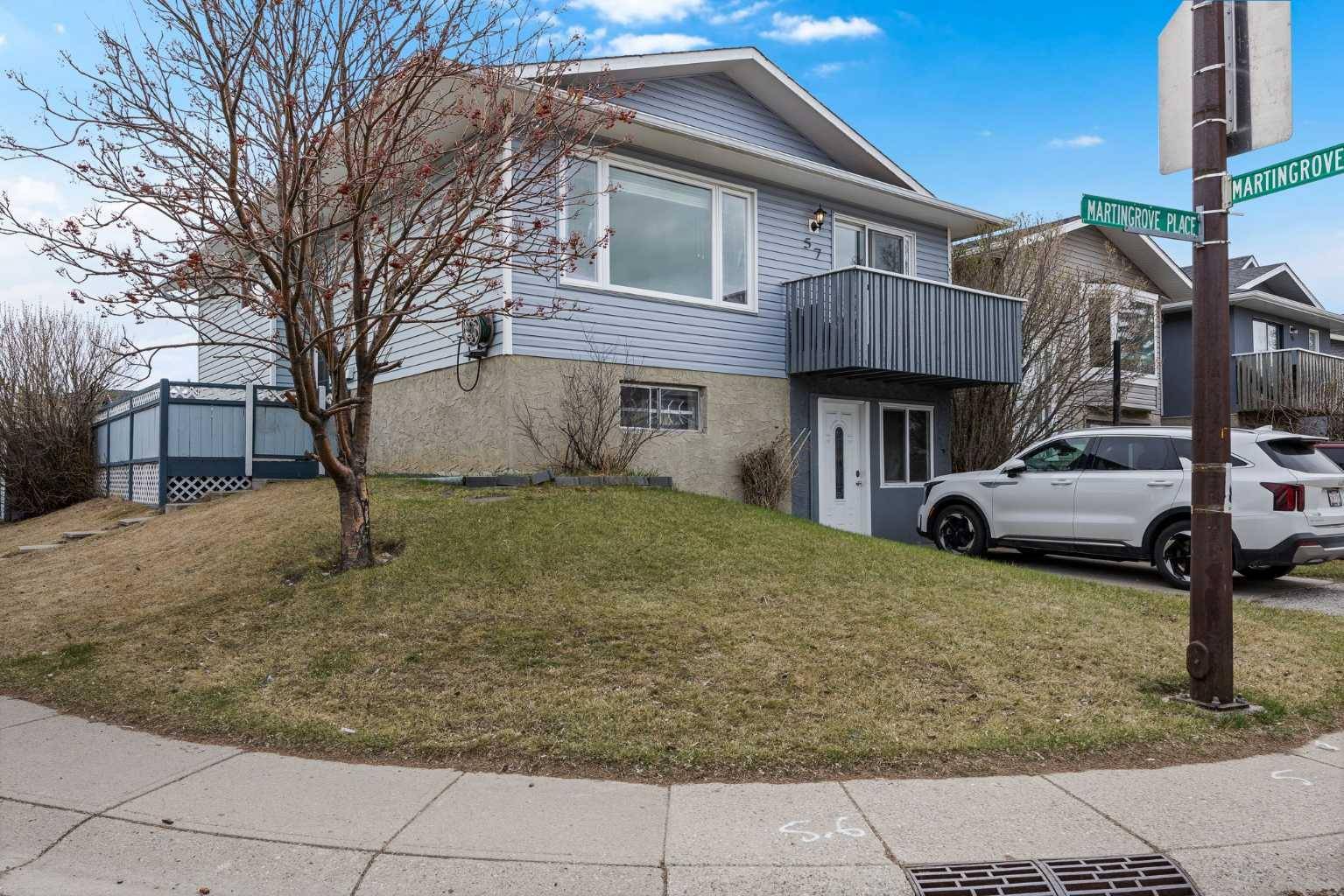 57 Martingrove PL Northeast, Calgary, AB T3J2S8