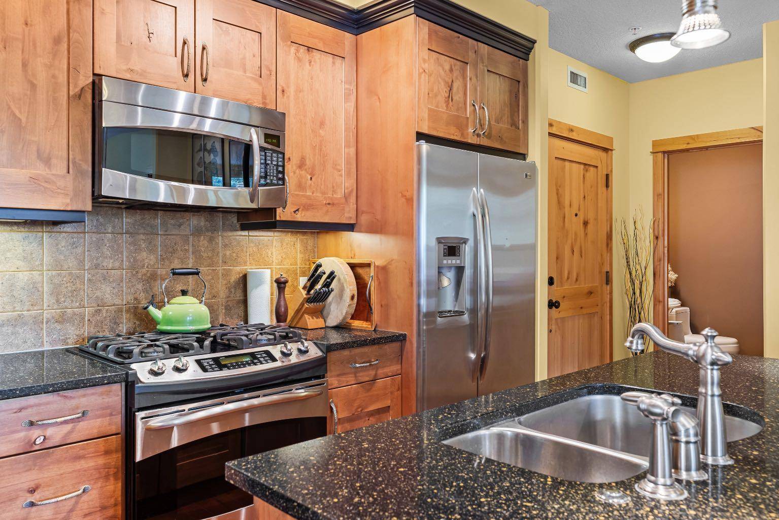 Canmore, AB T1W0G3,2100A Stewart Creek DR #101