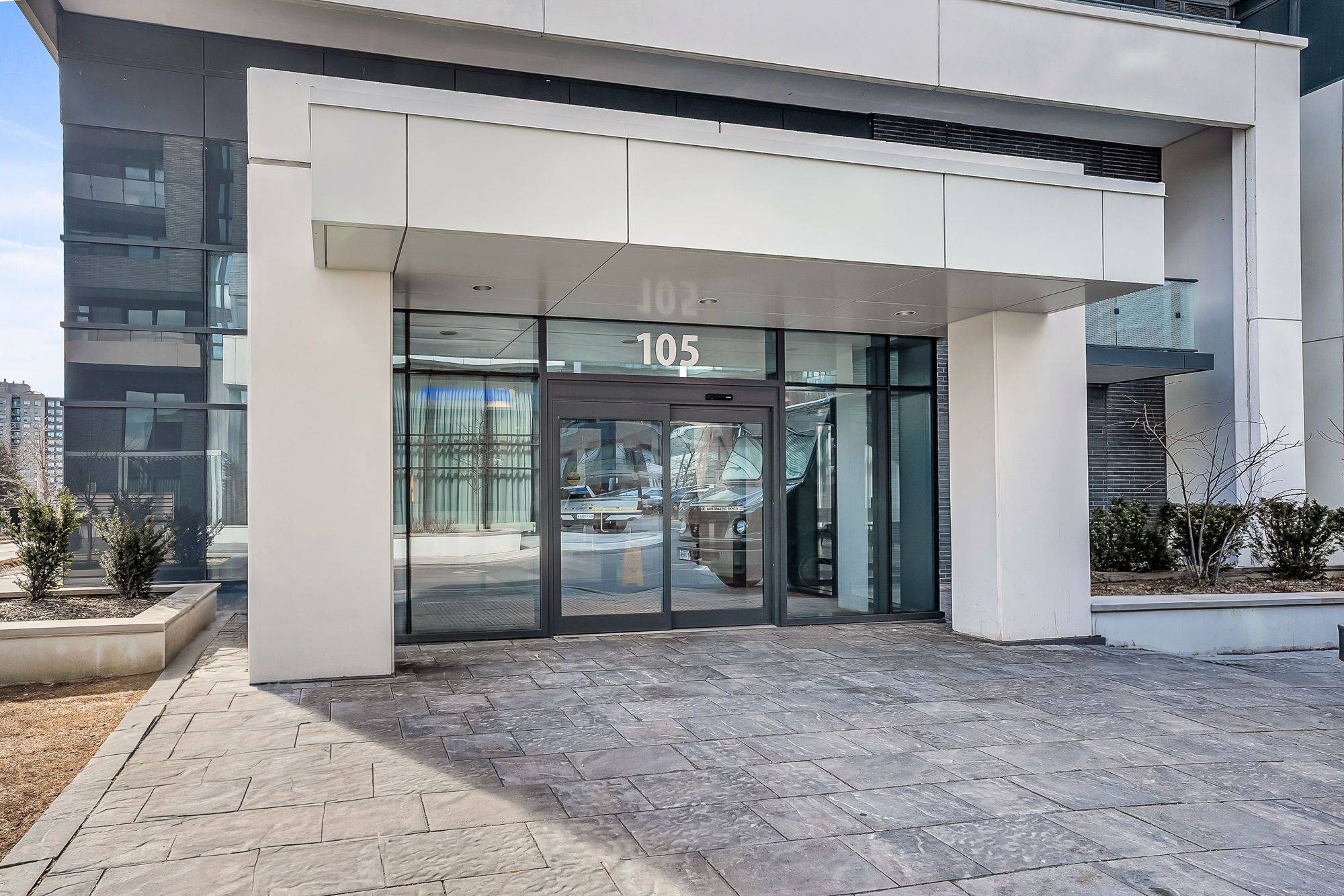Richmond Hill, ON L4B 0H6,105 Oneida CRES #1802