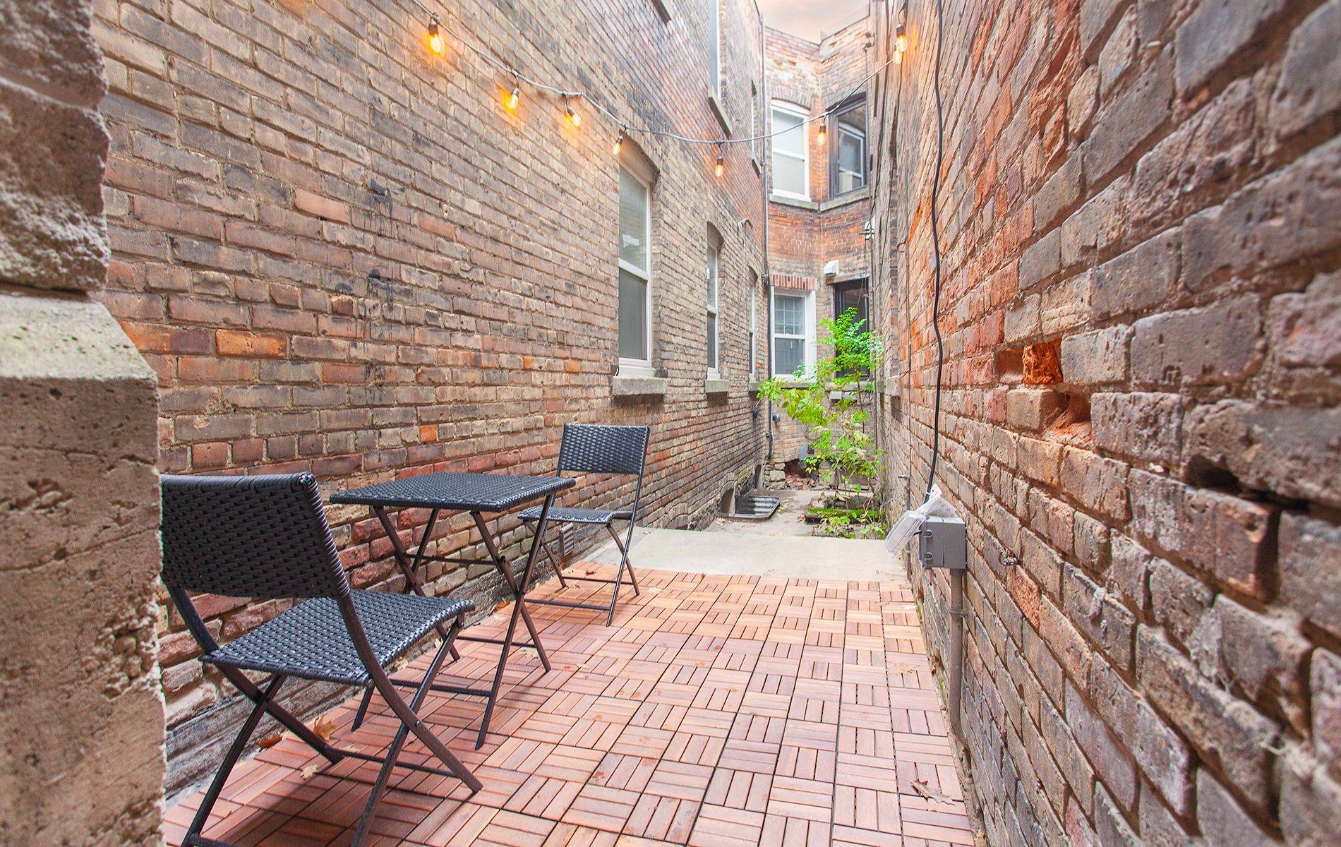 Toronto W01, ON M6R 1W9,2100 Dundas ST W #Unit R