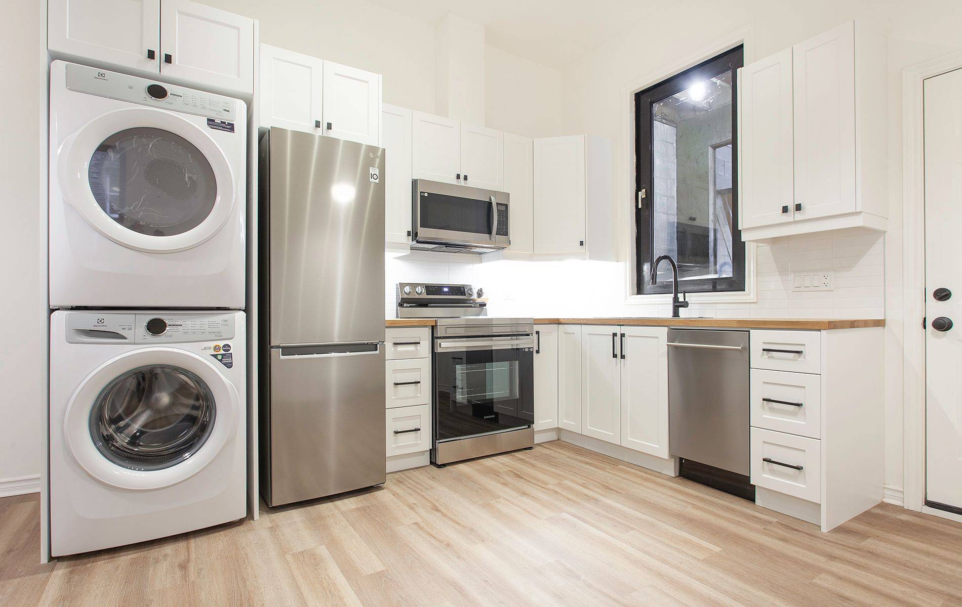 Toronto W01, ON M6R 1W9,2100 Dundas ST W #Unit R