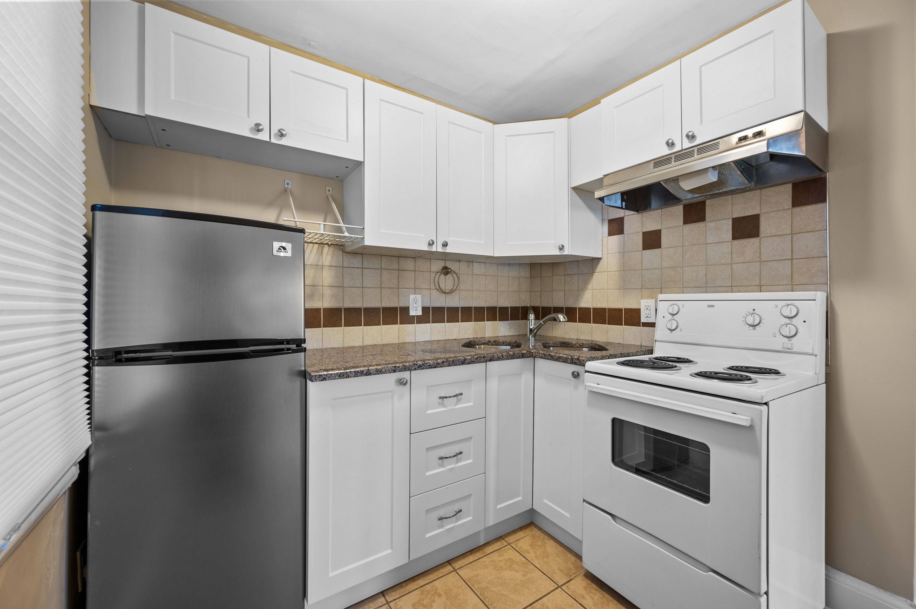 Hamilton, ON L8H 4K4,128 Britannia AVE #2