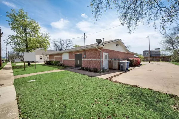 Dallas, TX 75212,1718 Bayside Street