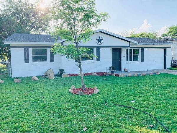 707 N Ray Street,  Alvarado,  TX 76009