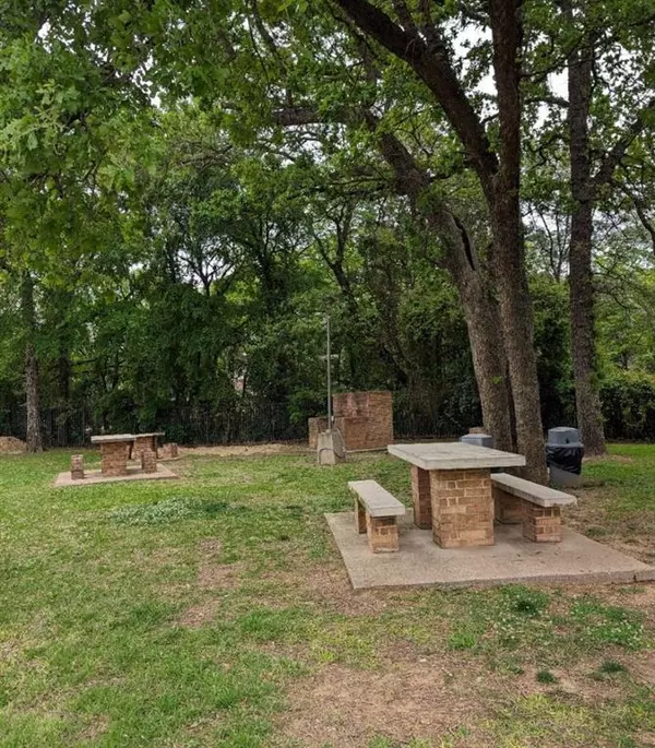 Arlington, TX 76006,2301 basil Drive #F114