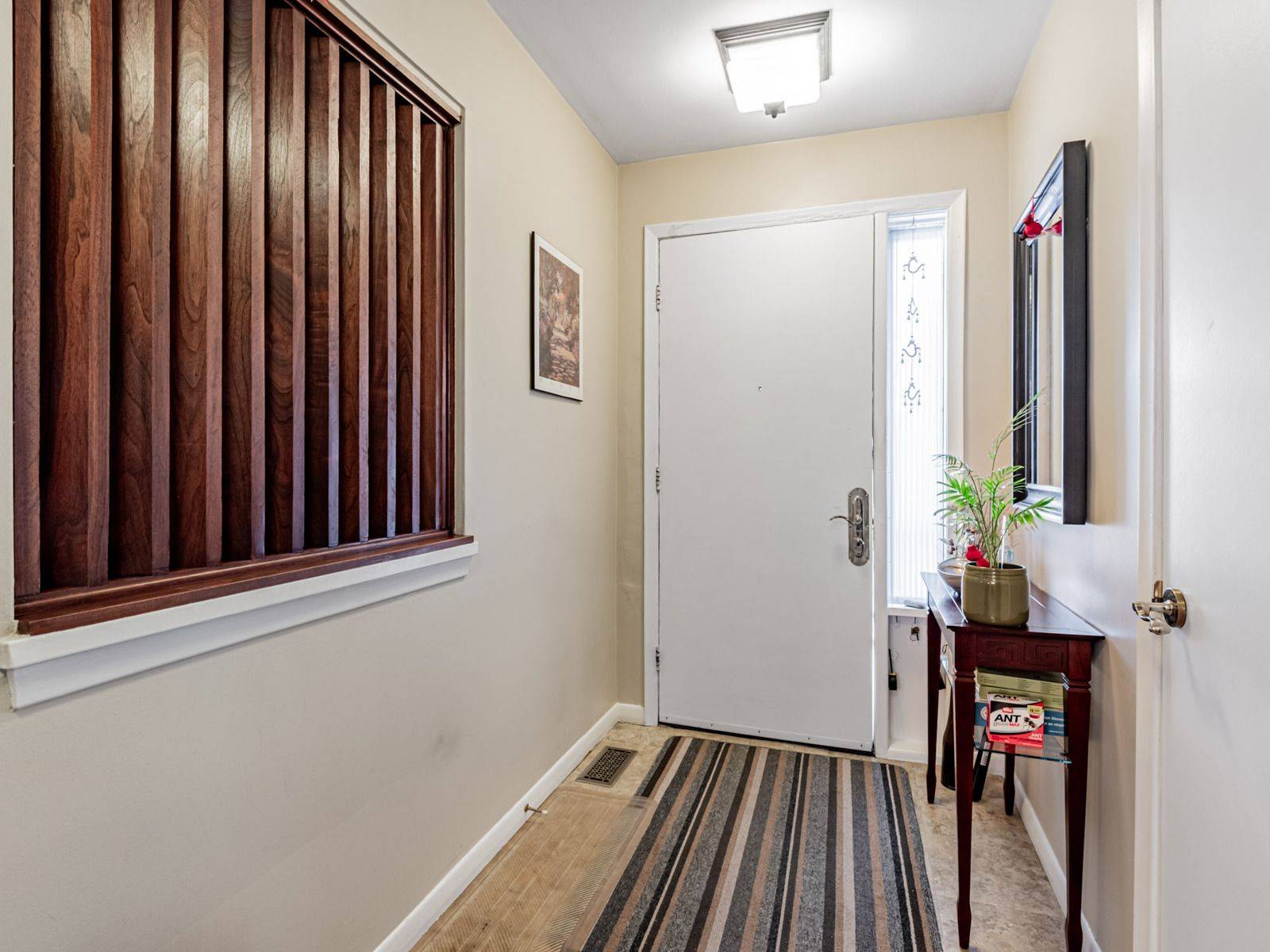 Toronto C15, ON M2K 1J7,17 Maureen DR