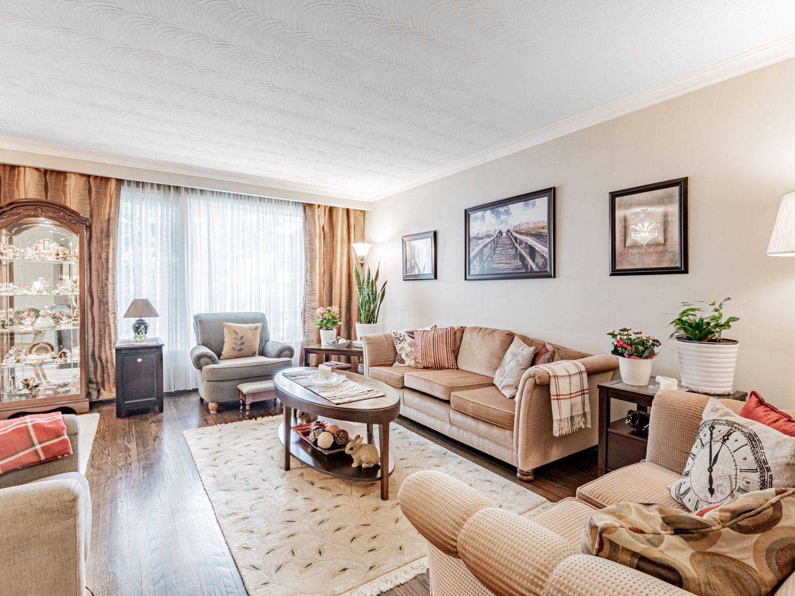 Toronto C15, ON M2K 1J7,17 Maureen DR