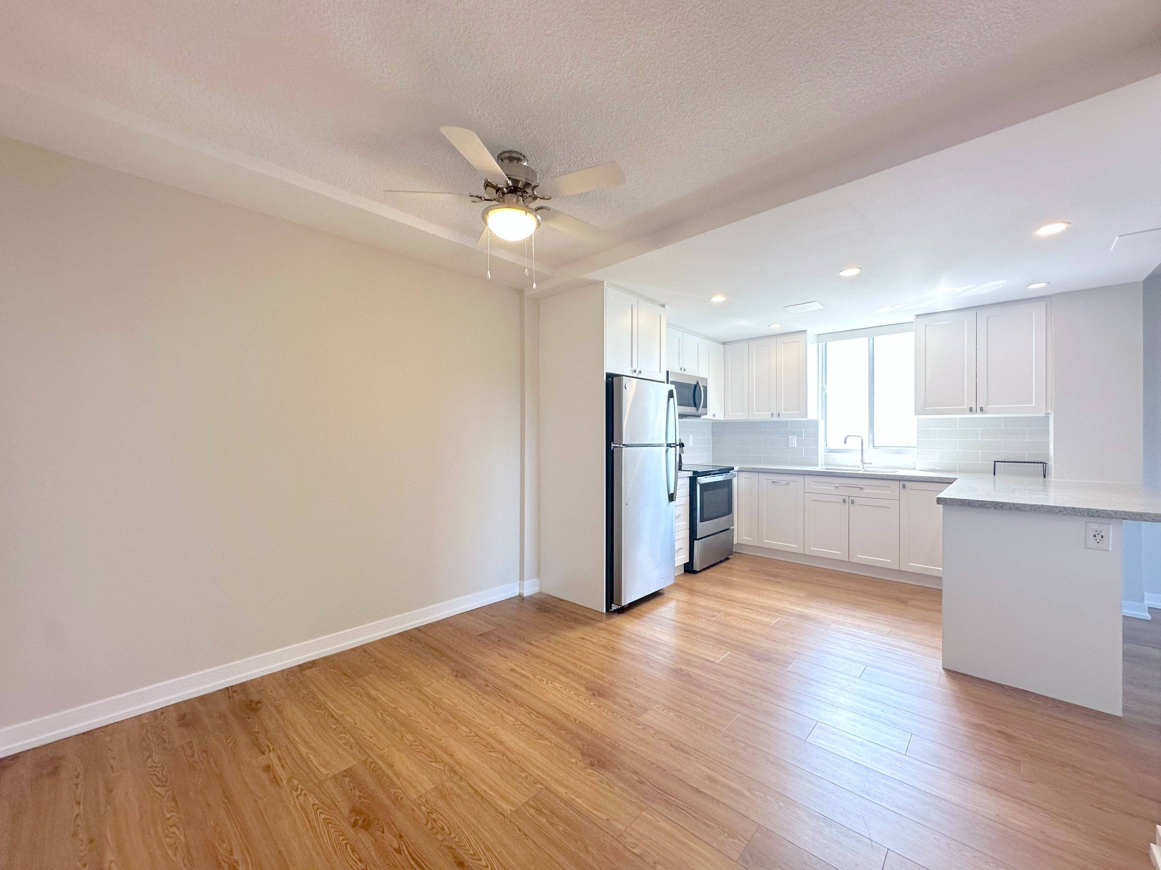 Toronto W09, ON M9P 3S9,165 La Rose AVE #915
