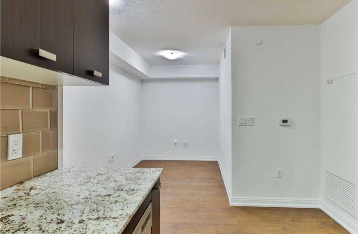 Toronto E07, ON M1S 0L7,275 Village Green SQ #1825