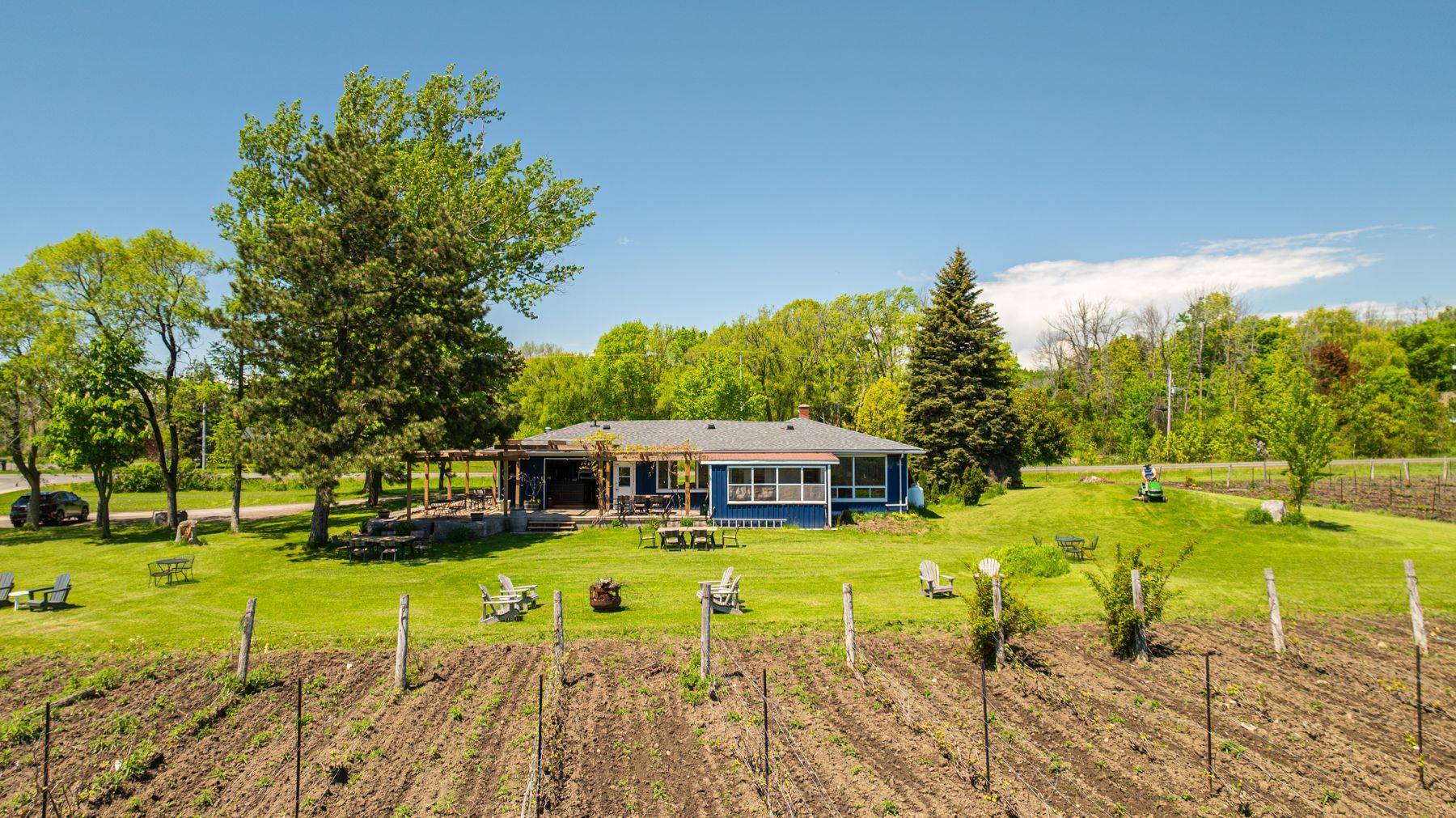9656 Loyalist Pkwy, Greater Napanee, ON K0H 1G0