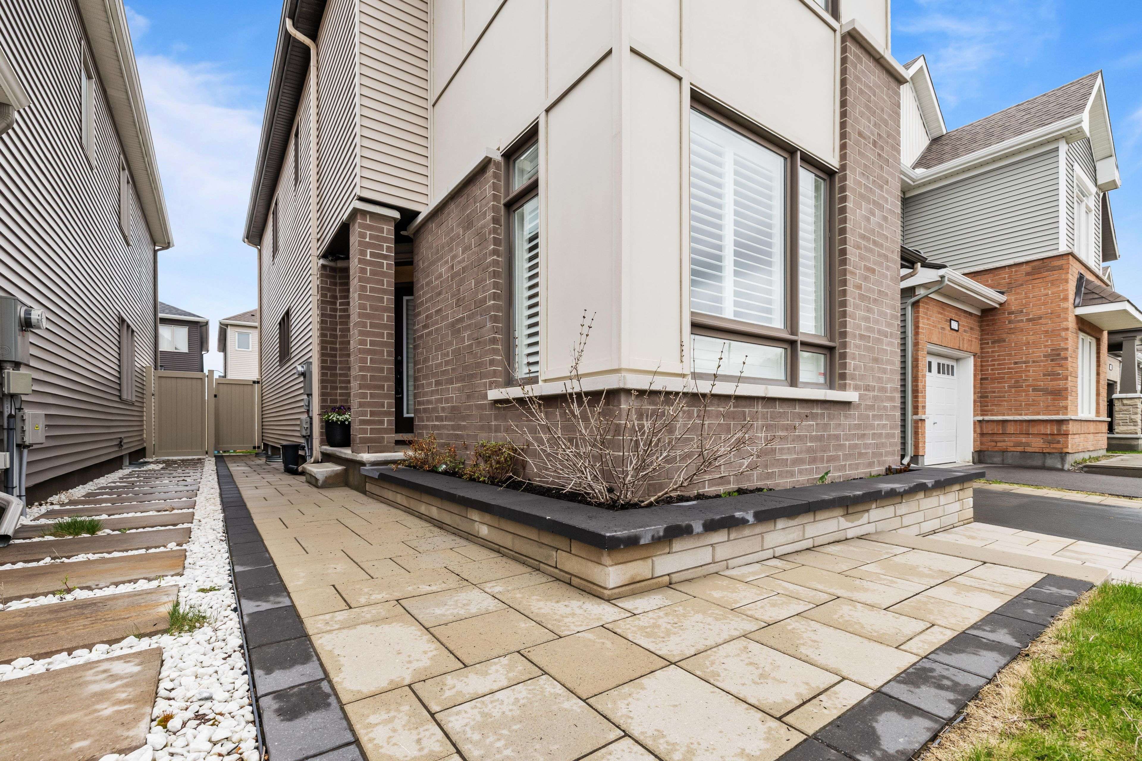 Barrhaven, ON K2J 6N8,1135 Apolune ST