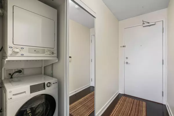 Toronto E09, ON M1H 3J7,38 Lee Centre DR #1716