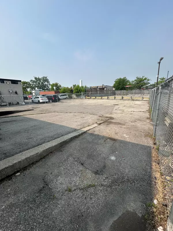 Toronto W05, ON M3J 2B2,26 Tangiers DR #A