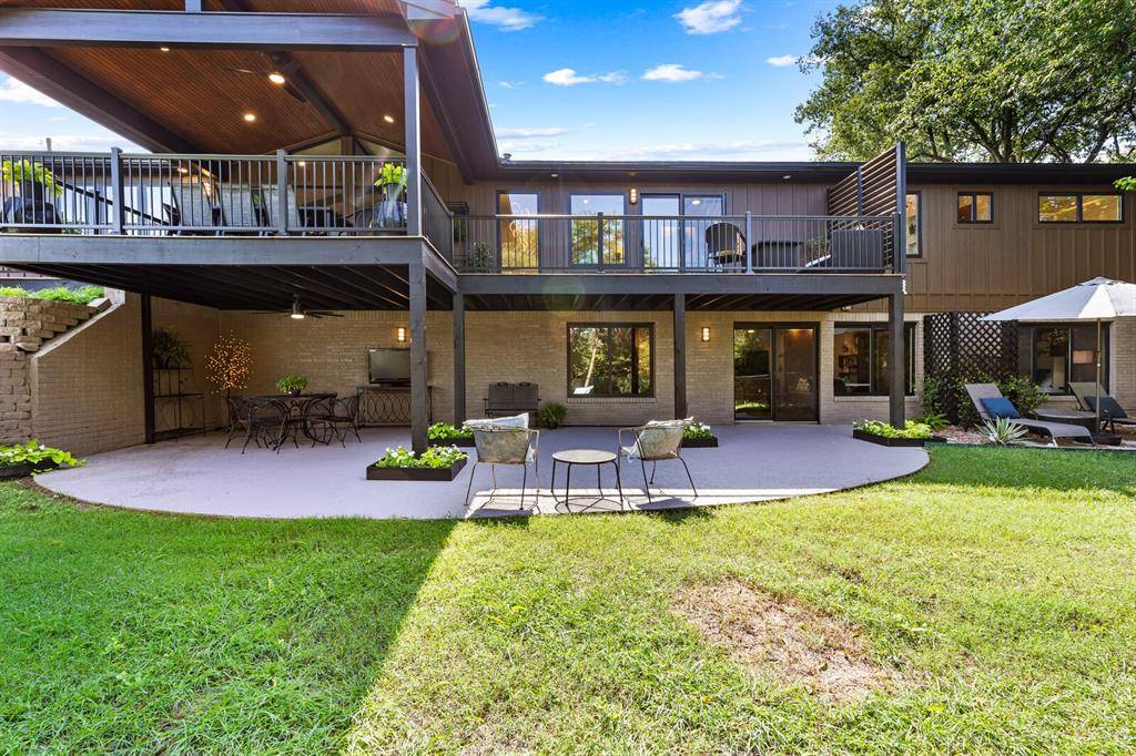 916 Wooded Crest Drive, Woodway, TX 76712
