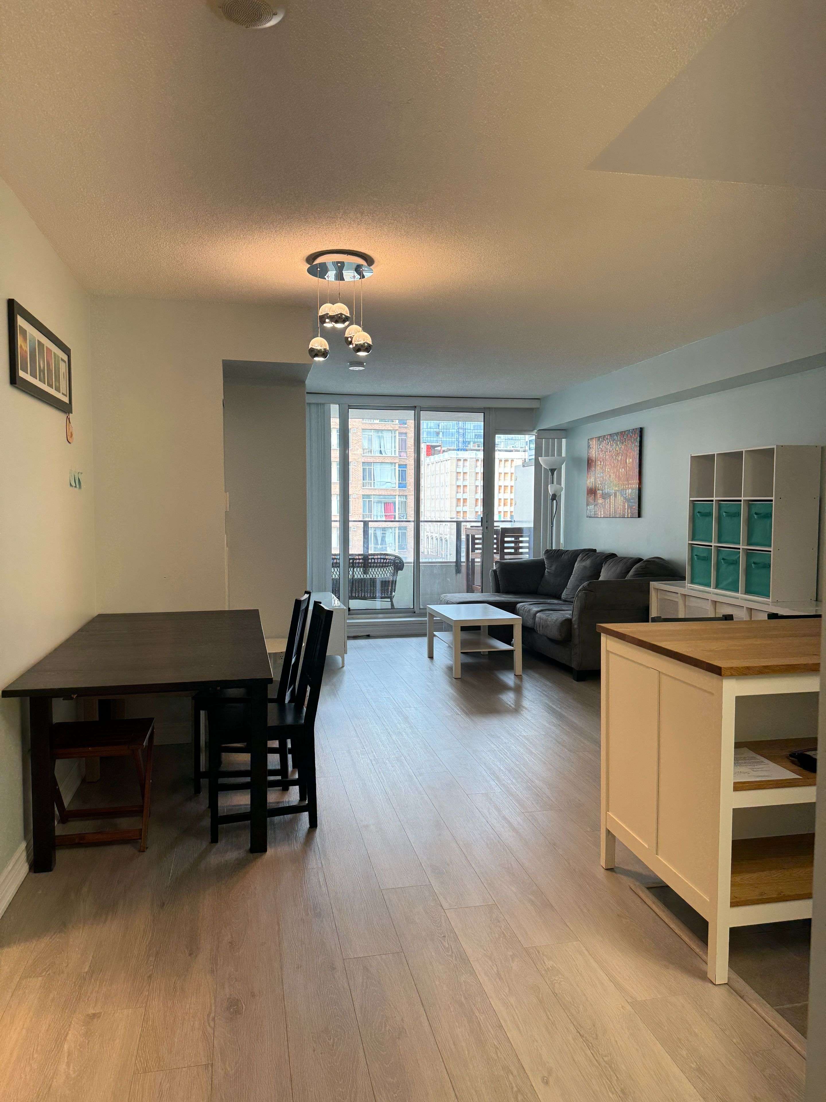 Toronto C01, ON M5G 1P7,111 Elizabeth ST #921