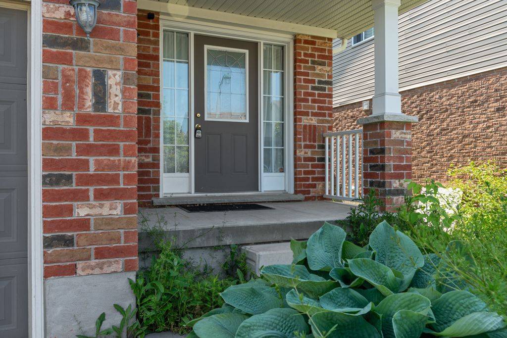 Collingwood, ON L9Y 0C9,18 Davis ST