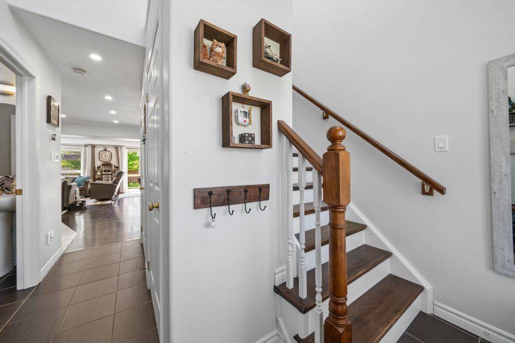 Collingwood, ON L9Y 0C9,18 Davis ST