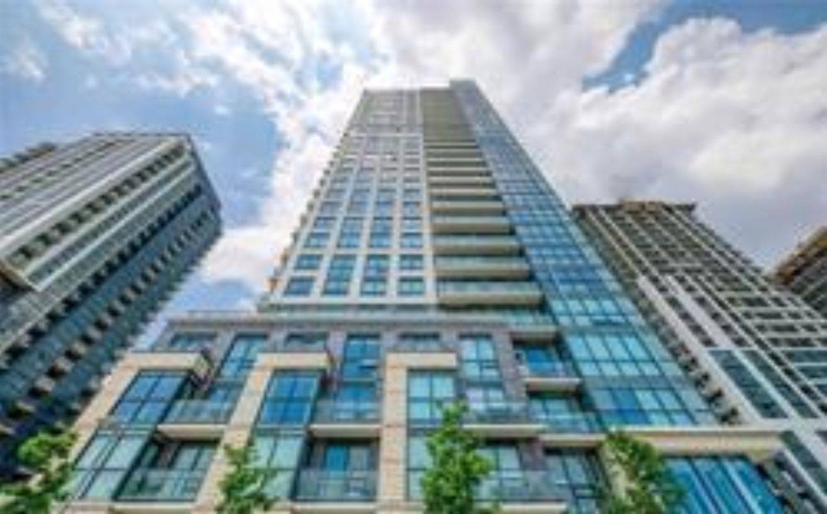 30 Samuel Wood WAY #703, Toronto W08, ON M9B 0C9