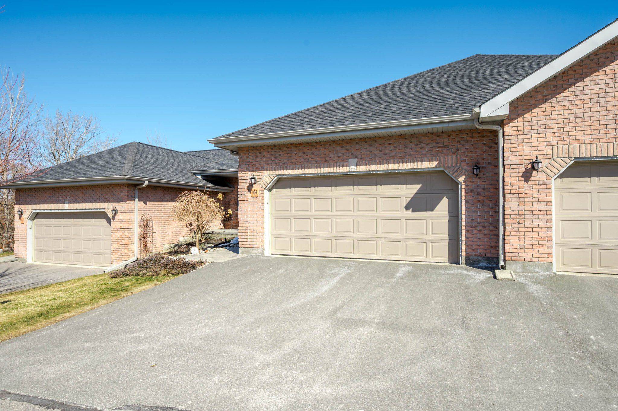 Peterborough West, ON K9J 6N4,1742 Ravenwood DR #104