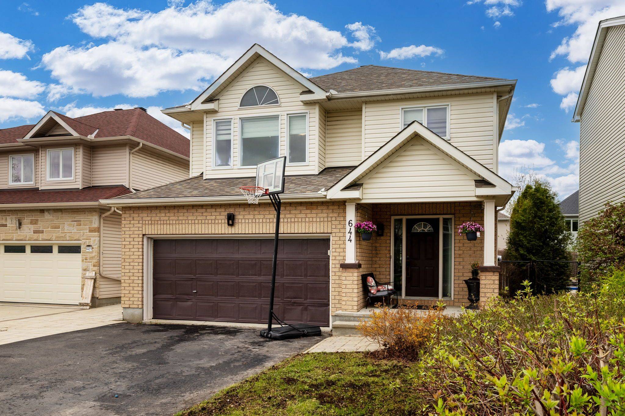 Blossom Park - Airport And Area, ON K1T 4E7,644 Devonwood CIR