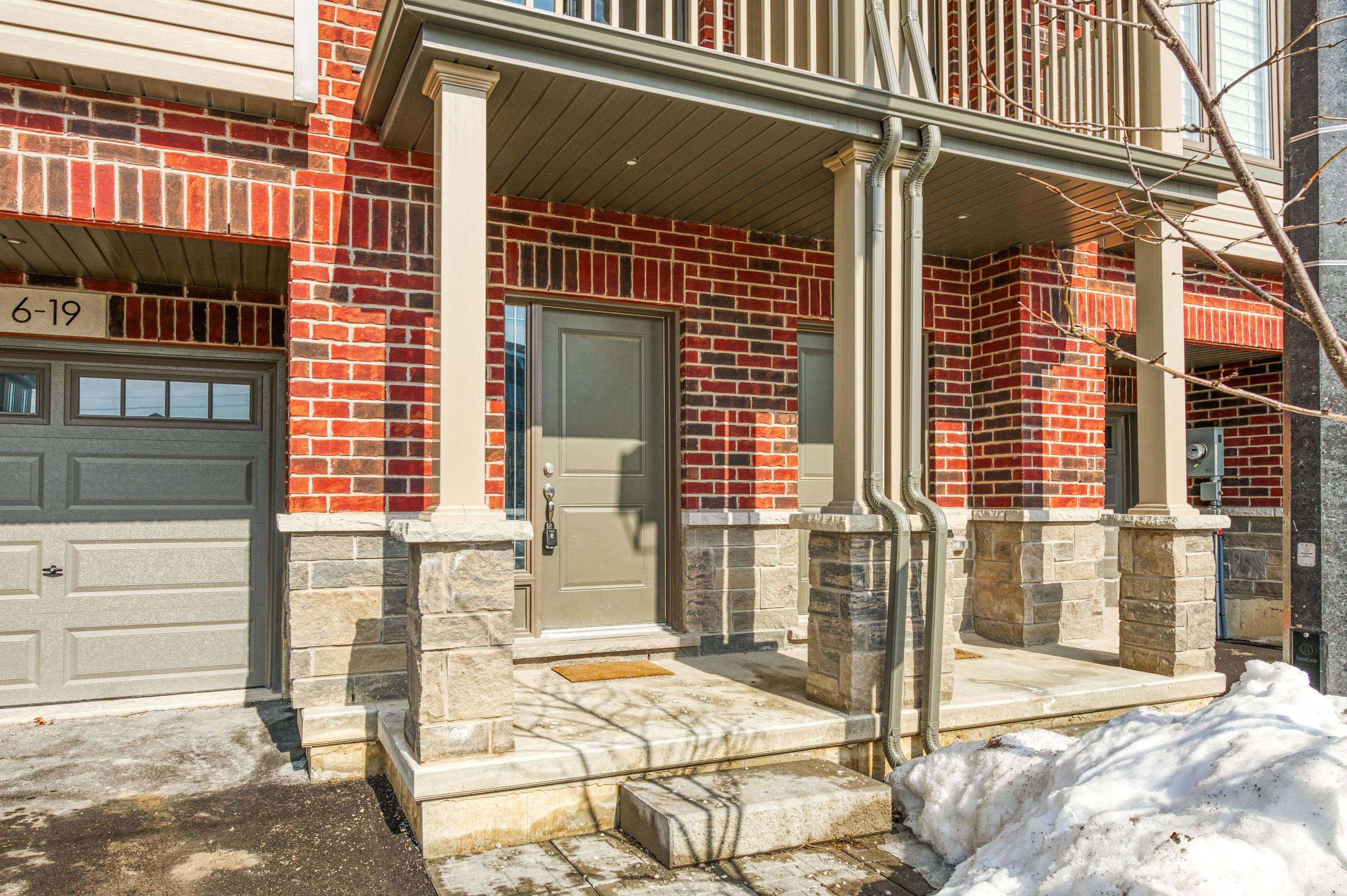 Hamilton, ON L8J 0M7,19 Picardy DR #6