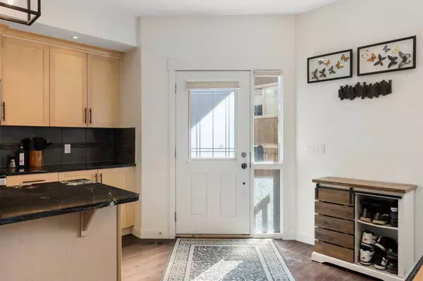 Calgary, AB T3B 0P4,4709 17 AVE Northwest #2
