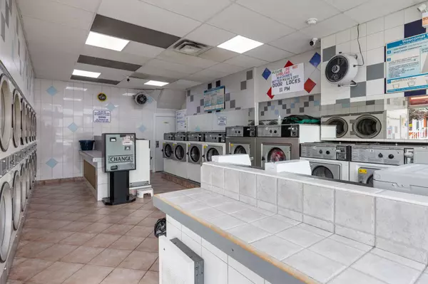 Toronto C01, ON M6H 1C2,1264 College ST