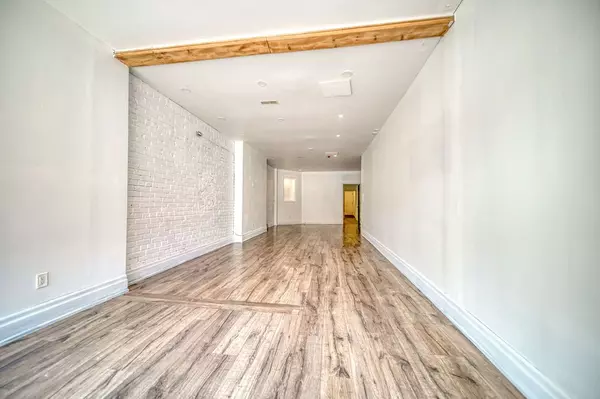 Toronto W01, ON M6R 1A8,1606 Queen ST W